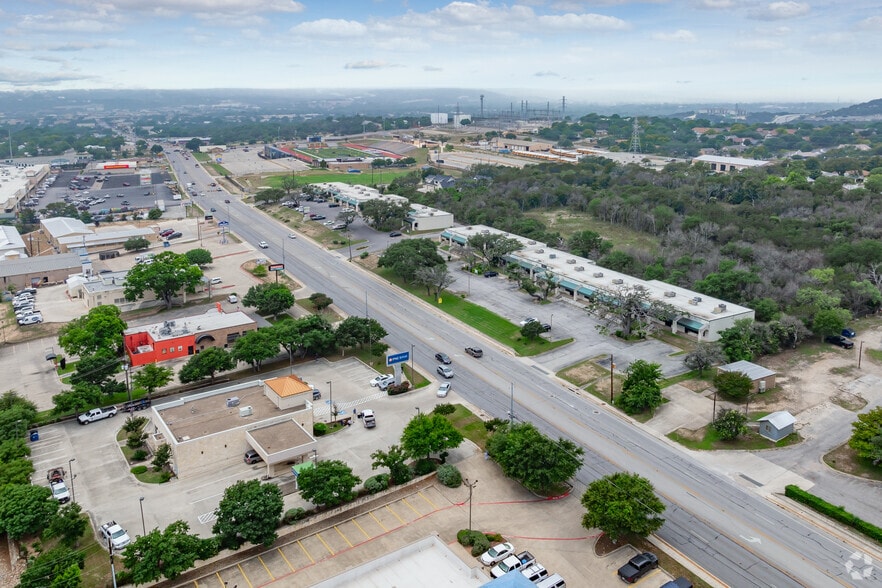 More Photos Of 1400-1460 Sidney Baker St, Kerrville Office For Lease