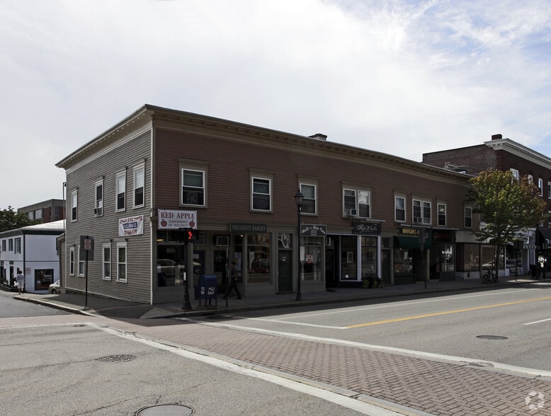 More Photos Of 540-550 Washington St, Wellesley Storefront Retail Residential For Lease