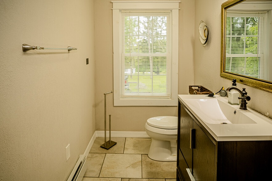 More Photos Of 2735 PA-390, Canadensis Hospitality For Sale