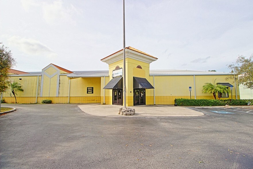 More Photos Of 12180 Metro Pky, Fort Myers Distribution For Lease