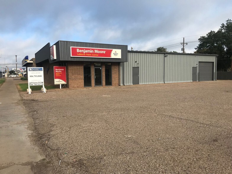 More Photos Of 2006 50th St, Lubbock Flex For Lease