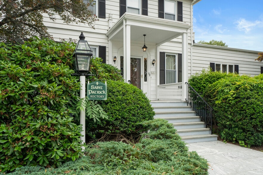 More Photos Of 32 E Main St, Mystic Office For Sale