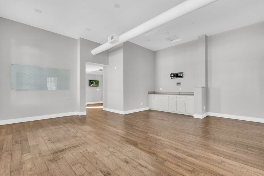 More Photos Of 201 Lafayette St, Starkville Loft Creative Space For Lease