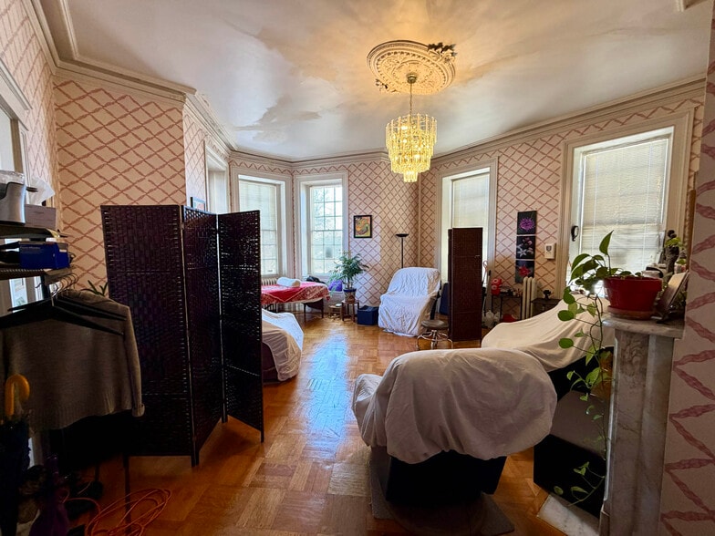 More Photos Of 5209 York Rd, Baltimore Office For Sale