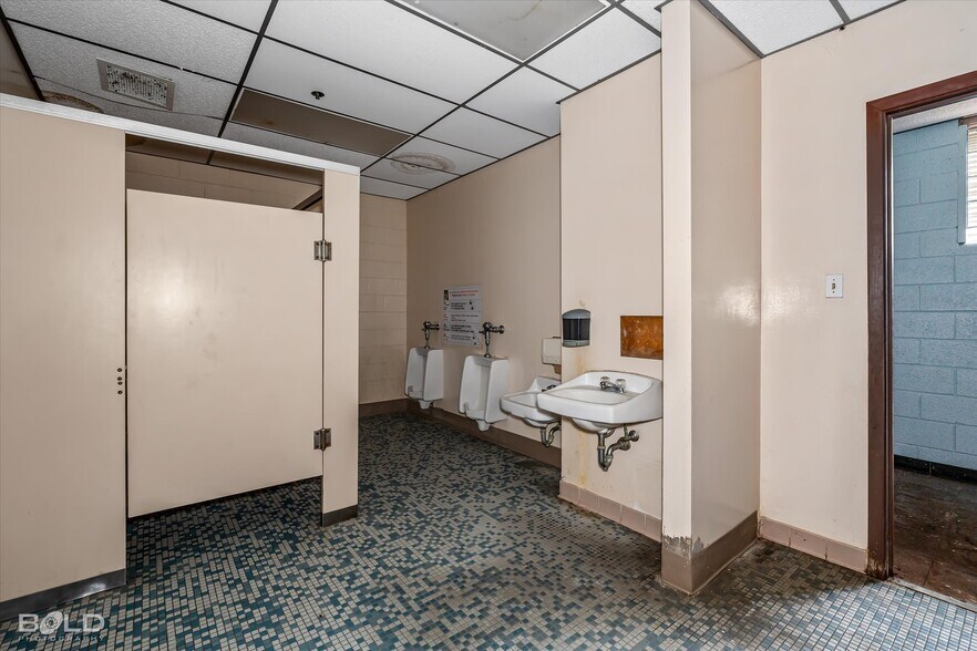 More Photos Of 200 All Saints Rd, Pelican Schools For Sale