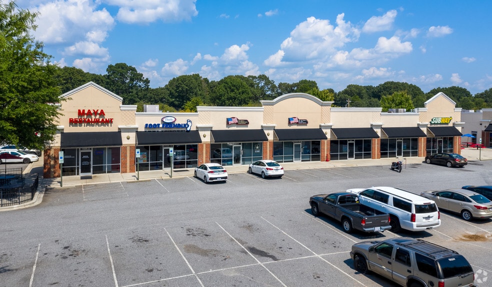 More Photos Of 1531 Cinema Dr, Statesville General Retail For Lease