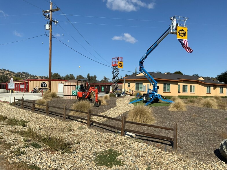 More Photos Of 30455 Auberry Rd, Prather Self Storage For Sale