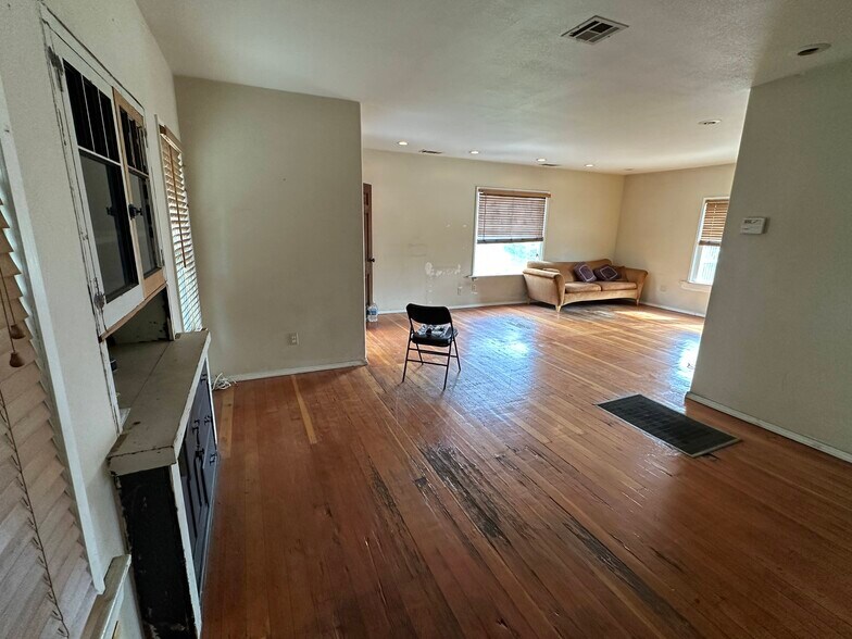 More Photos Of 9625 8th St, Rancho Cucamonga Contractor Storage Yard For Sale