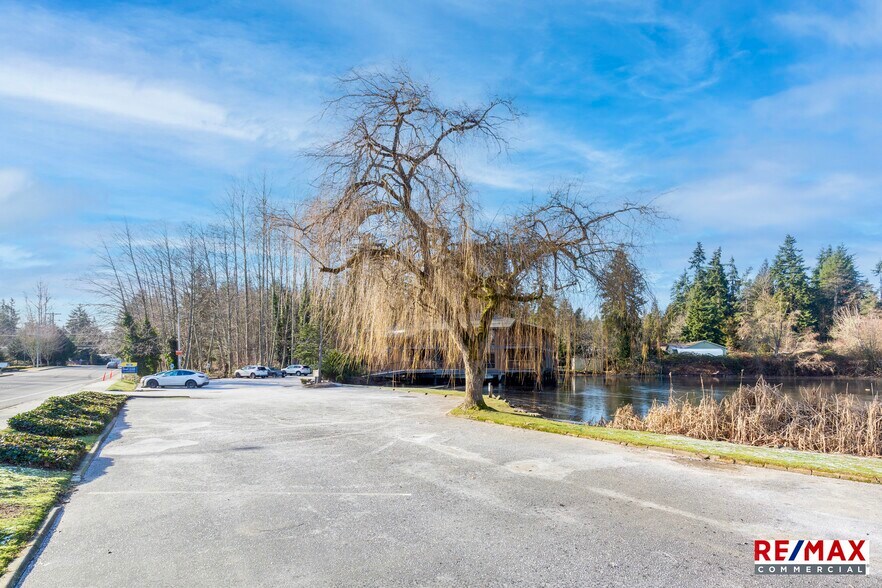 More Photos Of 20102 Cedar Valley Rd, Lynnwood Office For Sale