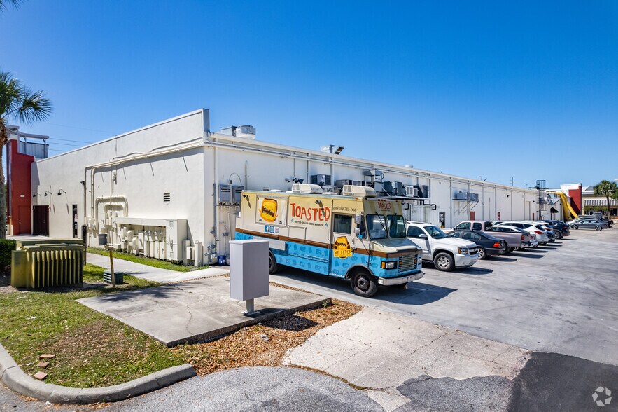 More Photos Of 11551 University Blvd, Orlando General Retail For Lease