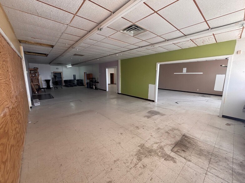 More Photos Of 1624 N 3rd St, Langley Supermarket For Lease