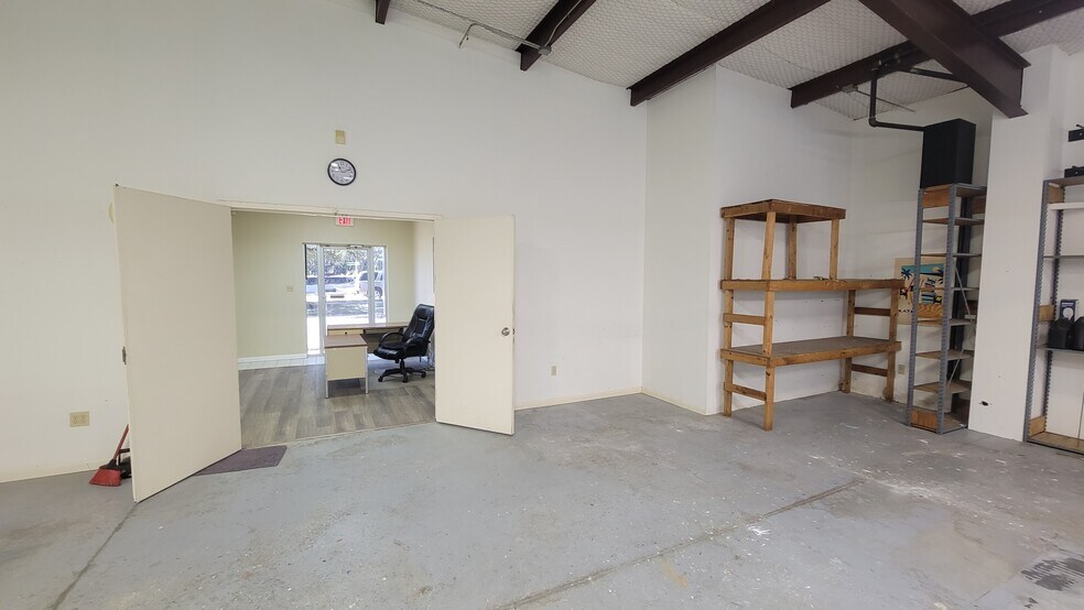 More Photos Of 1509 Baccarac Ct, Euless Flex For Lease