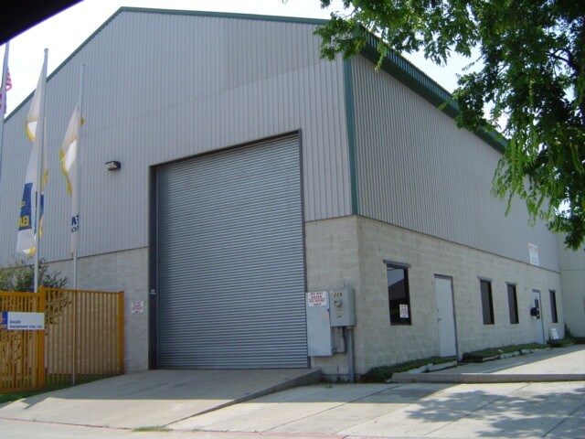 More Photos Of 205 Wilcox St, McKinney Light Manufacturing For Lease