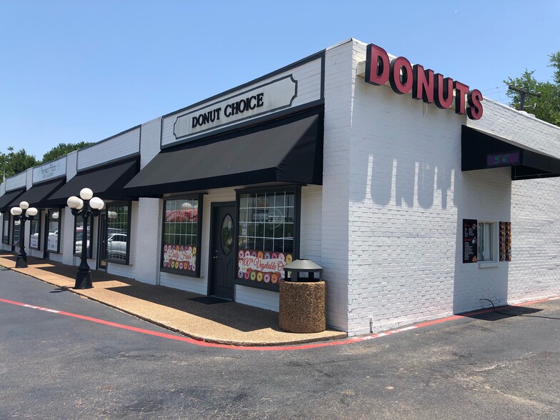 More Photos Of 220 N Walnut Creek Dr, Mansfield Unknown For Lease