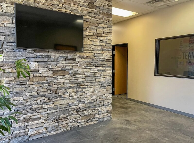 More Photos Of 12455 N 92nd Dr, Peoria Warehouse For Lease