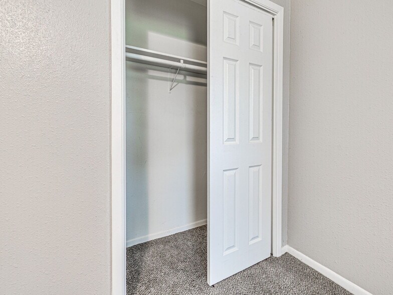 More Photos Of 1220 SE 9th St, Pryor Apartments For Sale