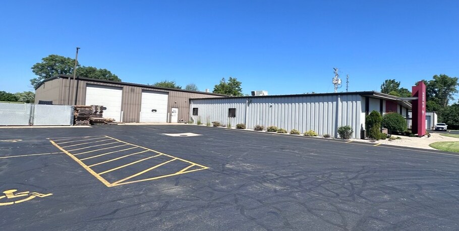 More Photos Of 909 S Perkins St, Appleton Light Manufacturing For Sale