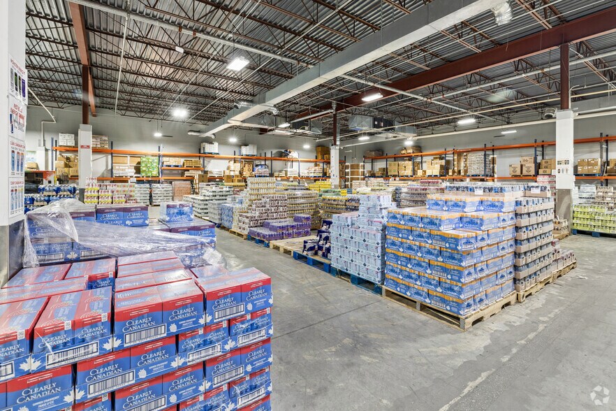 More Photos Of 6240 Abbott Dr, Omaha Distribution For Lease