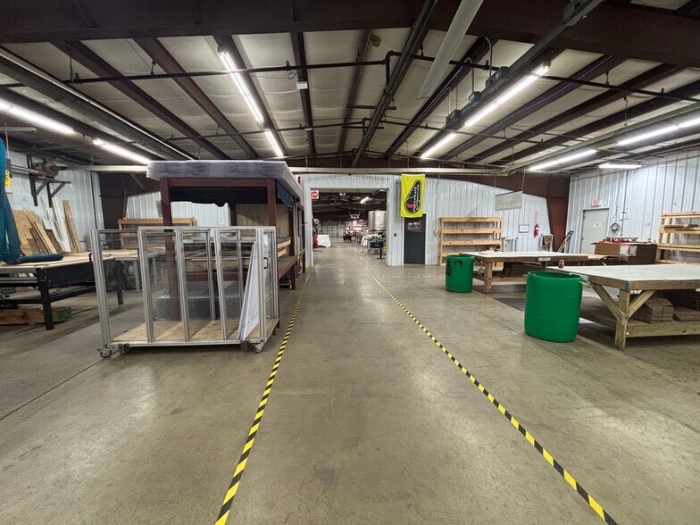 More Photos Of 129 N Main St, Wolcottville Warehouse For Lease