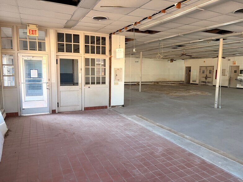 More Photos Of 201 S Main St, Greensburg Post Office For Sale