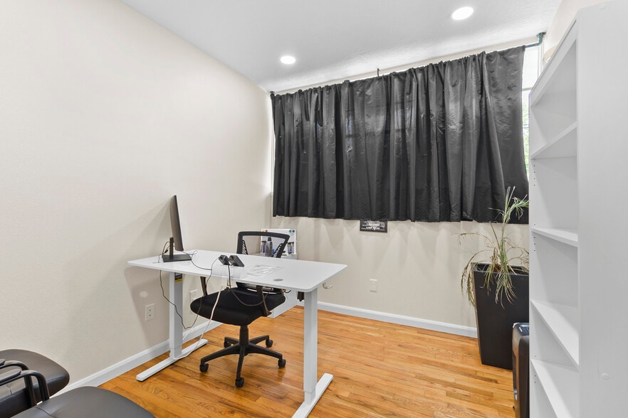 More Photos Of 601 Mary Lake Dr, Bryan Office Residential For Lease