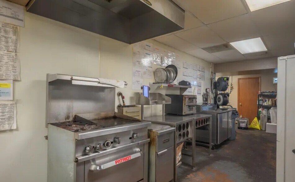 More Photos Of 1107 Cherokee Ave, Seneca Restaurant For Sale