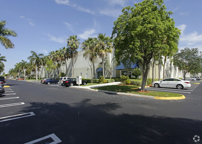 More Photos Of 2000 NW 97th Ave, Doral Warehouse For Lease