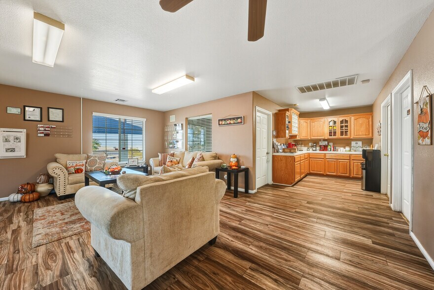 More Photos Of 1941 NV-160, Pahrump Office For Sale