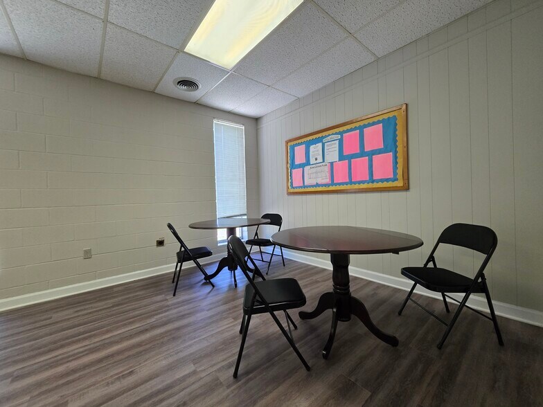 More Photos Of 404 St Andrews Dr, Greenville Office For Lease