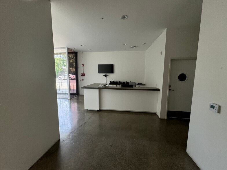 More Photos Of 1014 Griswold Ave, San Fernando Warehouse For Lease