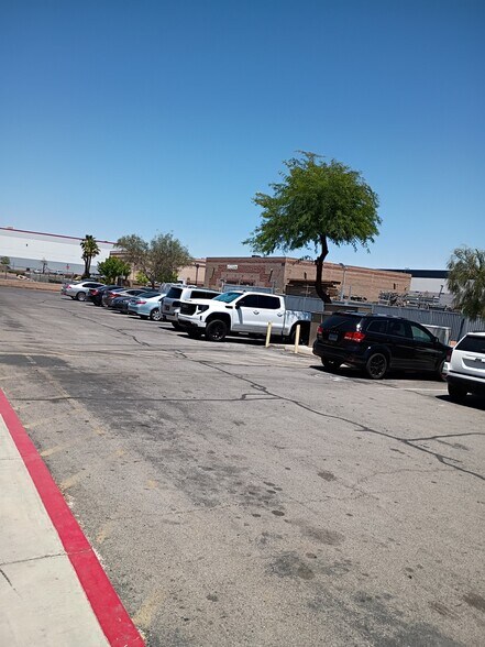 More Photos Of 4125 Arctic Spring Ave, Las Vegas Warehouse For Lease