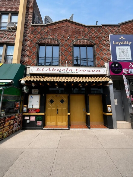 Primary Photo Of 7903 Roosevelt Ave, Jackson Heights General Retail For Sale
