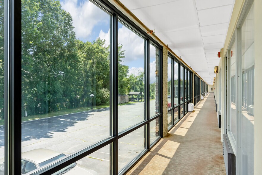 More Photos Of 201 Sugarloaf Rd, Hendersonville Hotel For Sale