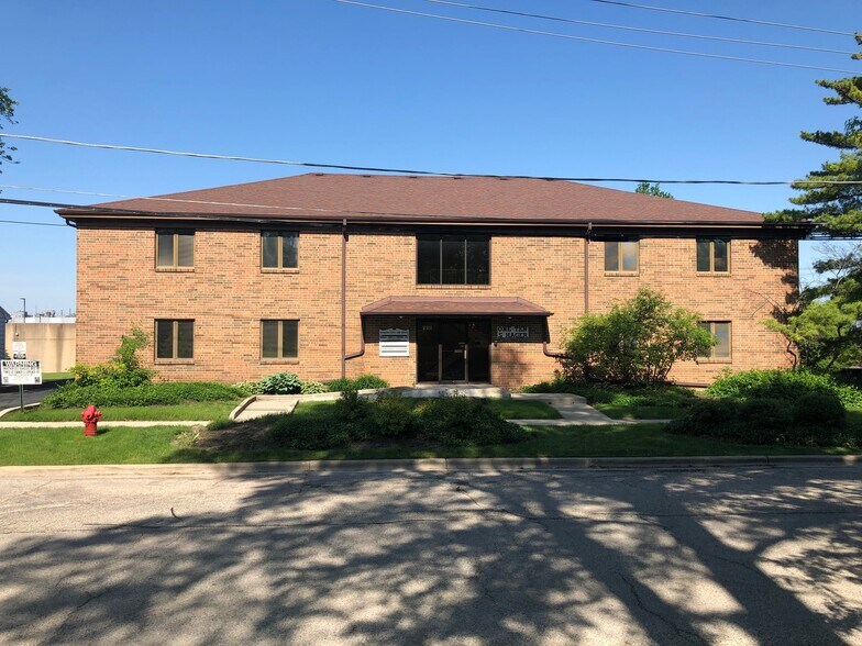 More Photos Of 110 S Hager Ave, Barrington Office For Lease