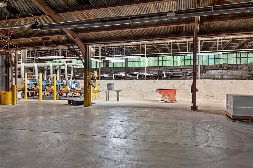 More Photos Of 115 E Mound St, Girard Industrial For Sale