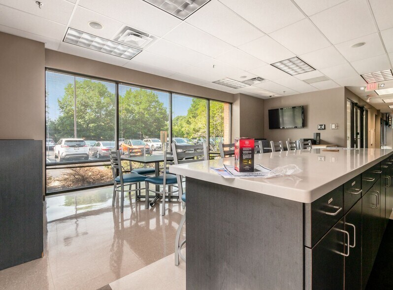 More Photos Of 5025 Bradenton Ave, Dublin Flex For Lease