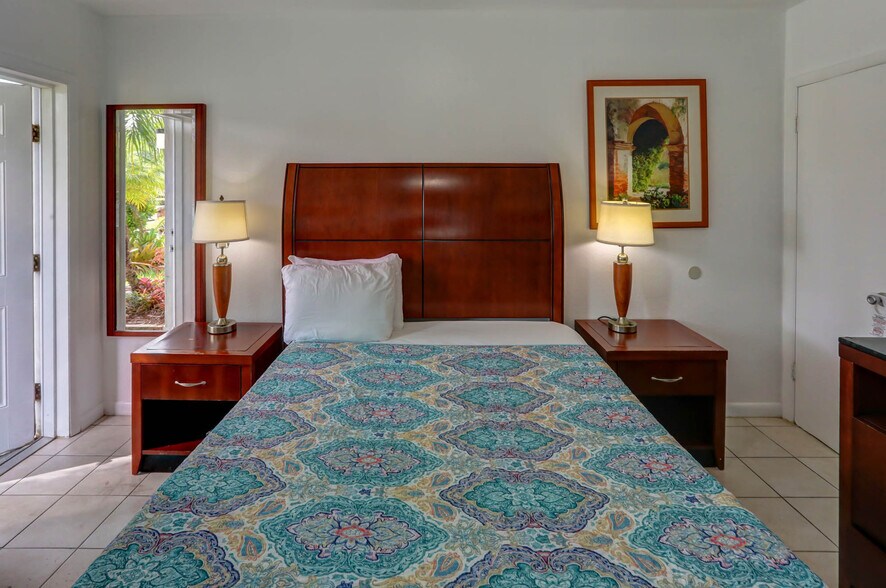 More Photos Of 1419 S Federal Hwy, Hollywood Hotel For Sale