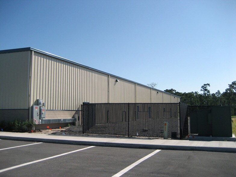 More Photos Of 1701-1729 Business Center Ln, Kissimmee General Retail For Lease