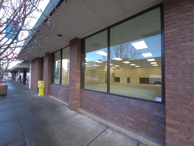 More Photos Of 11-41 E Ash St, Lebanon Storefront For Lease