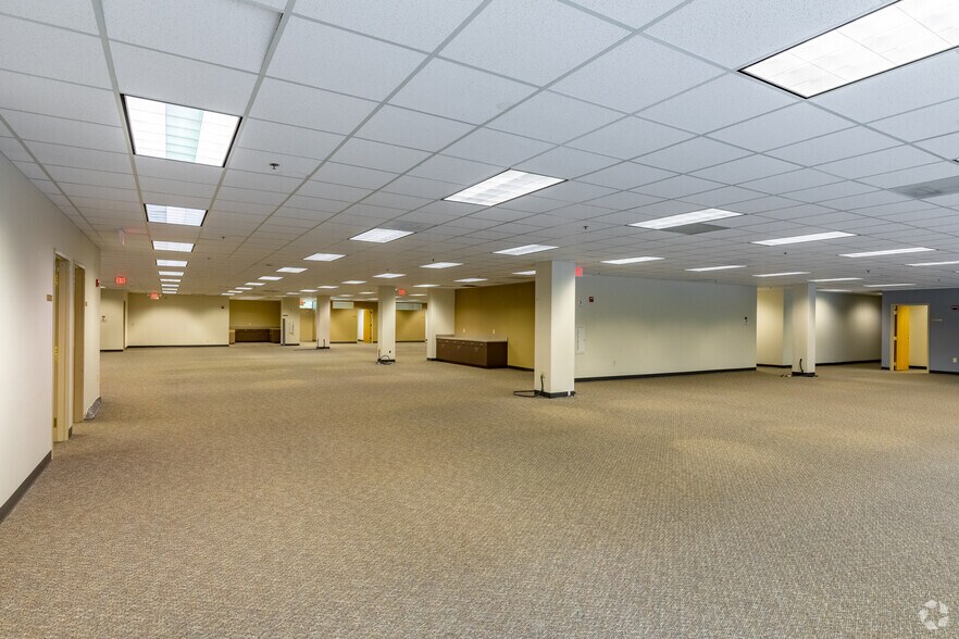 More Photos Of 680 Engineering Dr, Peachtree Corners Research And Development For Sale