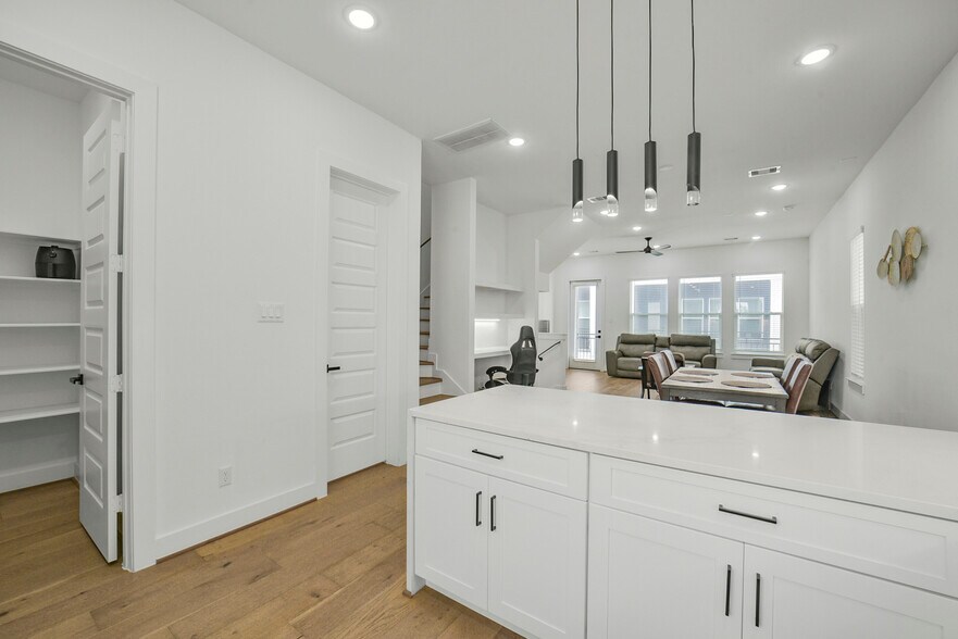 More Photos Of 316 Thornton Rd, Houston Apartments For Sale