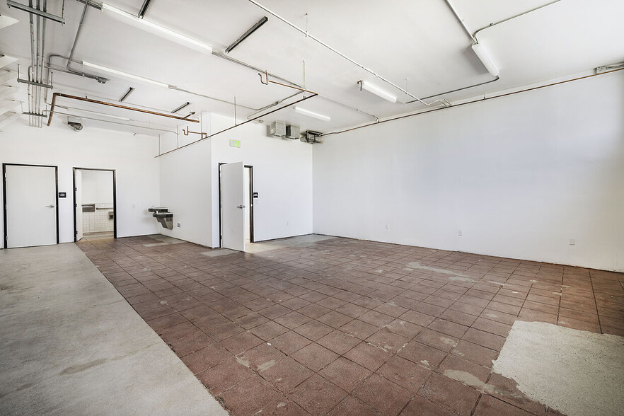 More Photos Of 622-628 E Anaheim St, Long Beach Storefront Retail Office For Sale