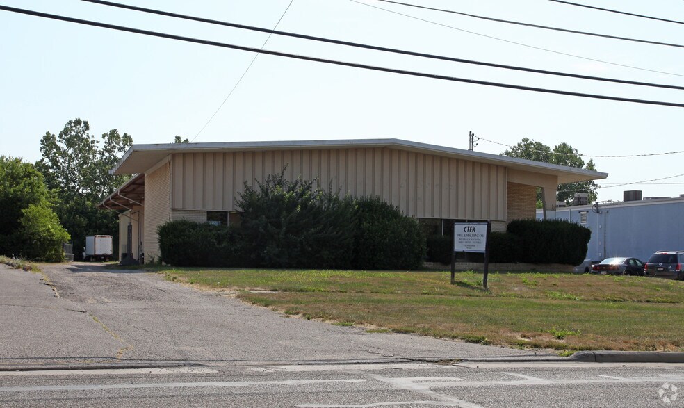 More Photos Of 11310 Southland Rd, Forest Park Manufacturing For Sale