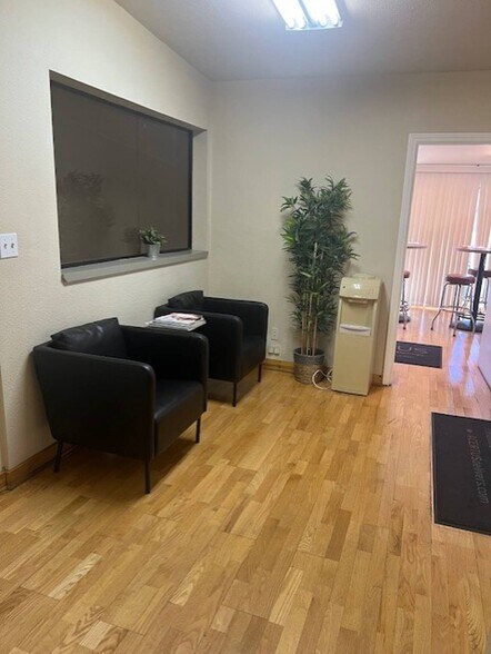 More Photos Of 4770 W Nevso Dr, Las Vegas Auto Repair For Lease