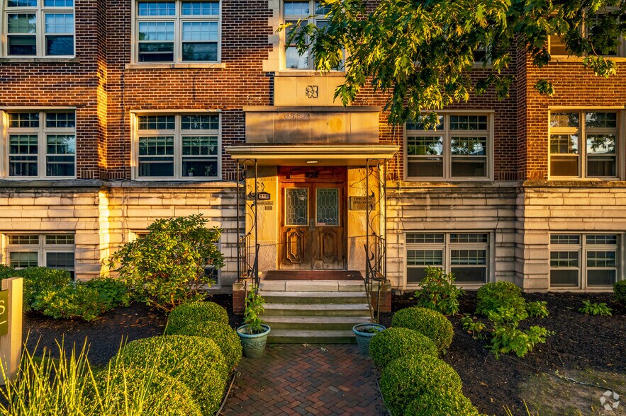More Photos Of 218 Twin Oaks Rd, Akron Apartments For Sale