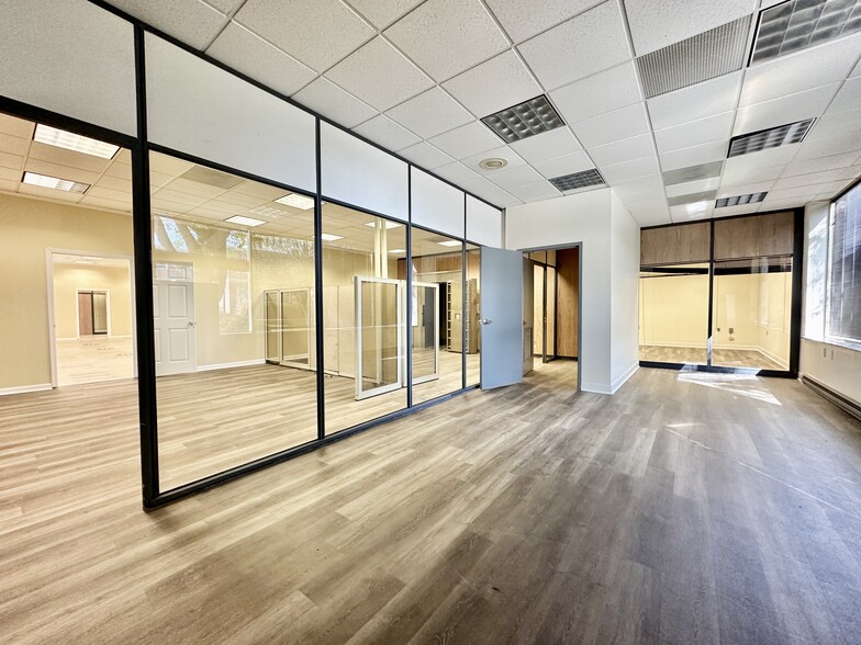 More Photos Of 8 Lester St, Martinsville General Retail For Sale