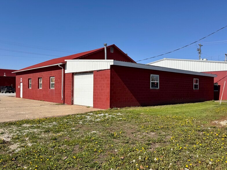 More Photos Of 205 W Main St, Bushnell Industrial For Sale