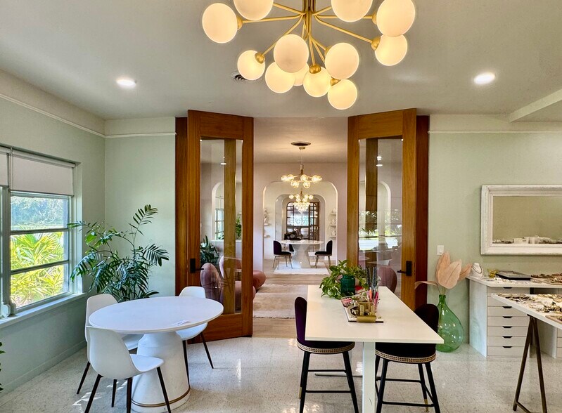 More Photos Of 5400 85th St, Vero Beach Showroom For Sale