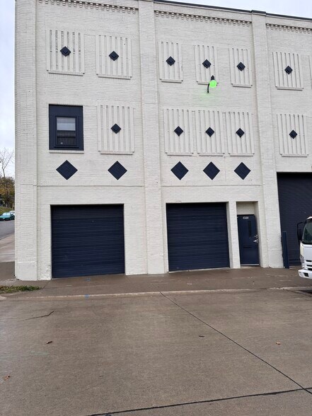More Photos Of 1495 Keosauqua Way, Des Moines Service For Lease