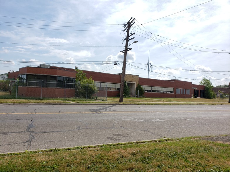 More Photos Of 14707 Dexter Ave, Detroit Warehouse For Sale